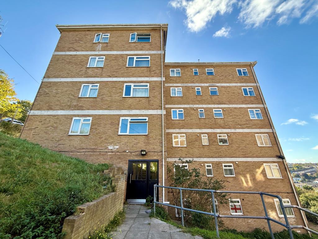 Lot: 139 - FLAT FOR INVESTMENT - Block of flats